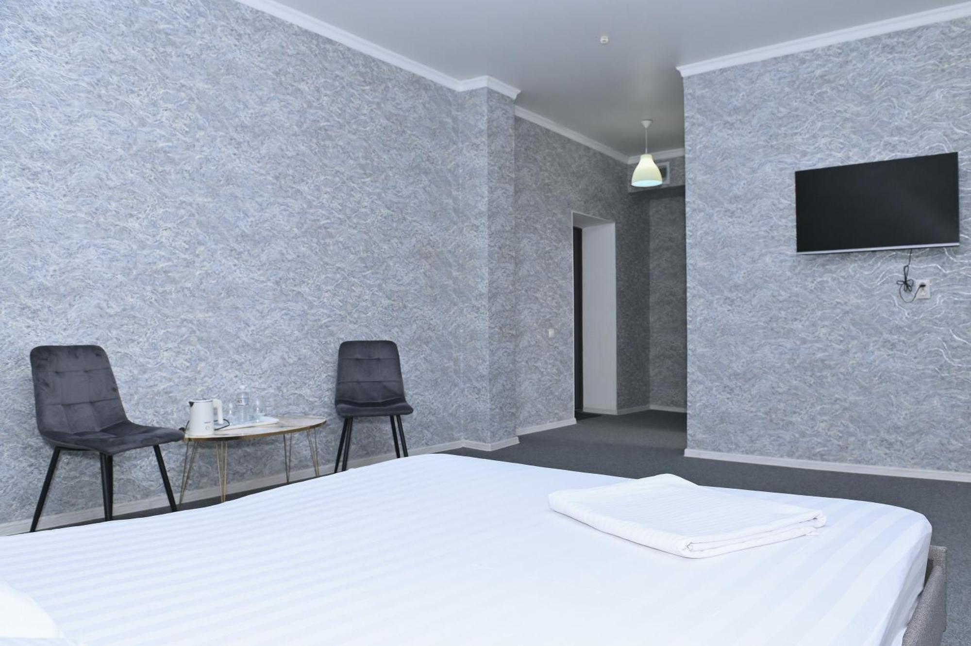 Hotel Fresh Aqtöbe Exteriör bild
